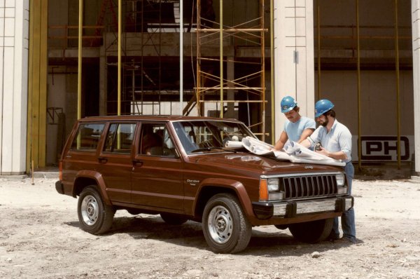 Jeep пуснка значително по-малко XJ-поколение Cherokee през 1983 г. Предлаган с две или четири врати, той споделя не само име с предшественика. Изоставя обаче основите, произхождащи от първия пикап на Cherokee, в полза на конструкцията unibody. Това прави XJ значително по-удобен на пътя и изключително способен извън него.

Залогът на AMC се изплаща; Cherokee почти удвоява продажбите на дребно на Jeep през 1984 г. Производството на XJ продължава до 2001 г. в Съединените щати, въпреки че оцелява още по-дълго в Китай. Повлиява на десетки SUV, представени през 90-те години. 
